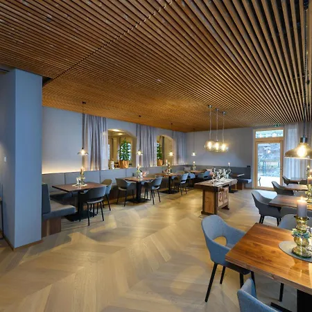 Hotel Boutique Hundehotel Bergzeit 4*