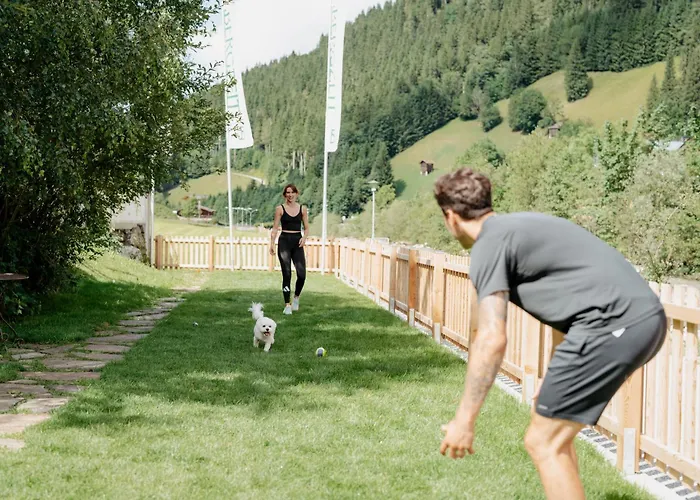 Boutique Hundehotel Bergzeit 酒店 格罗萨尔